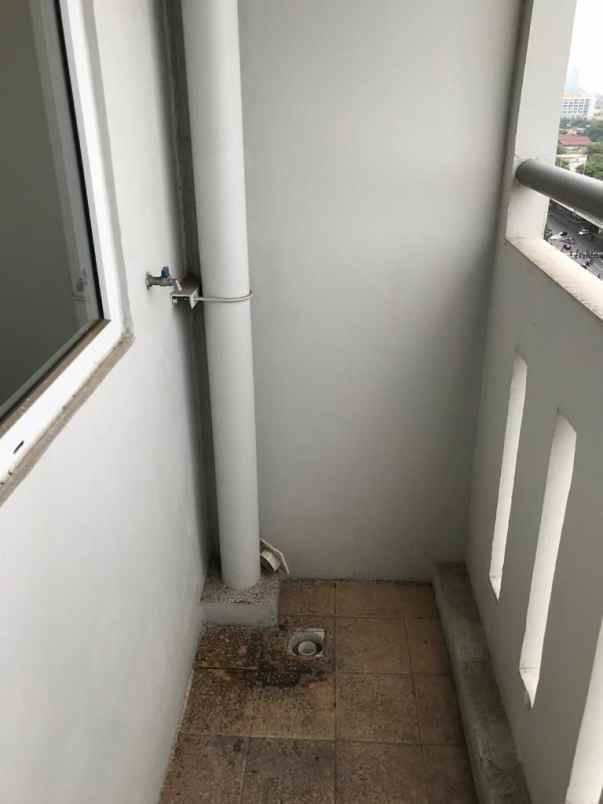 jual apartemen 2 kamar kosongan di green pramuka city