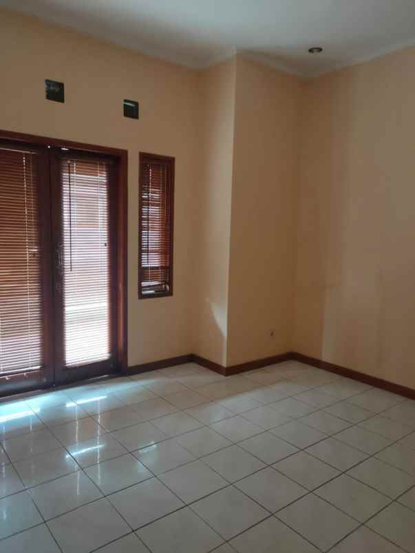 jual rumah di setraduta bandung 2 lantai