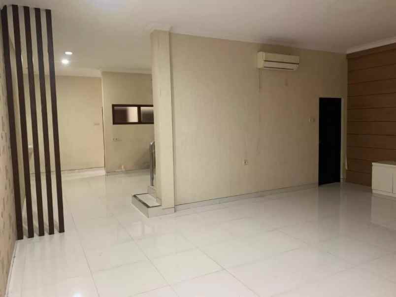 jual rumah mewah shm di daerah ketabang kota surabaya