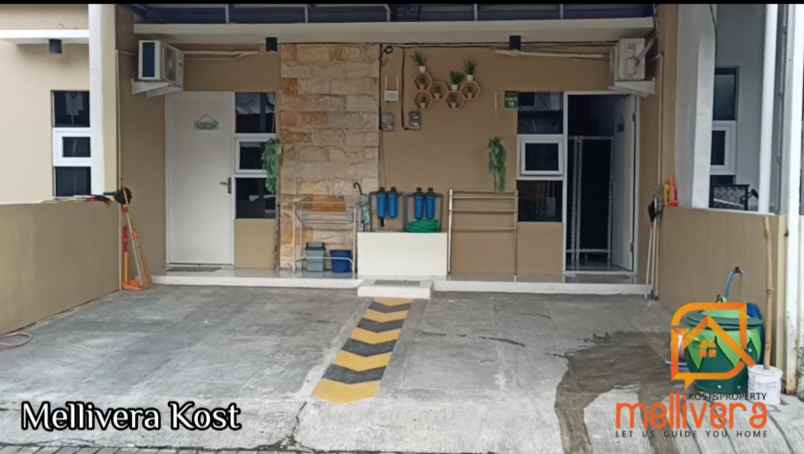 premium kost gresik kota mobil parkir depan kamar