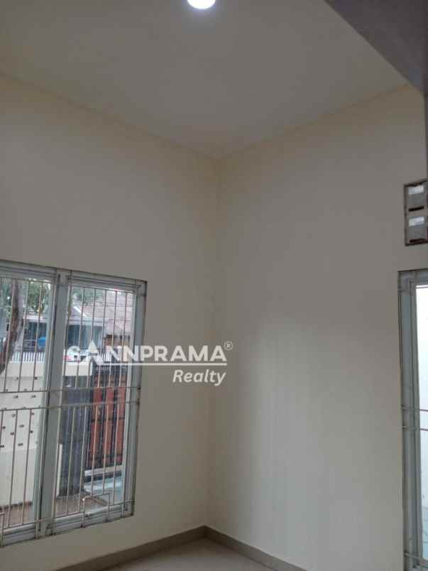 rumah 1 5 lantai mezzanine di perumnas depok 1 melin