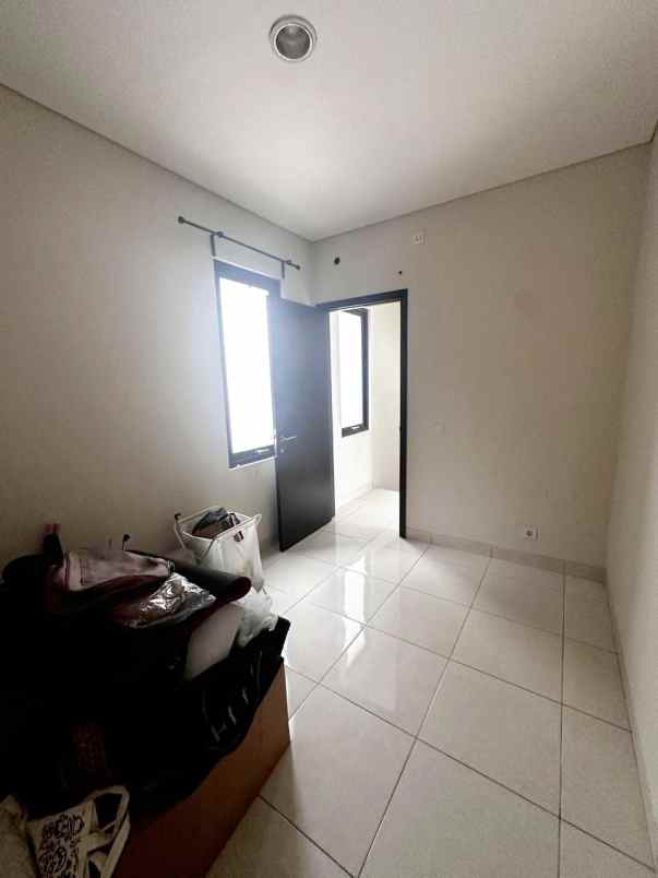 rumah 2 lantai di delatinos bsd city tangsel