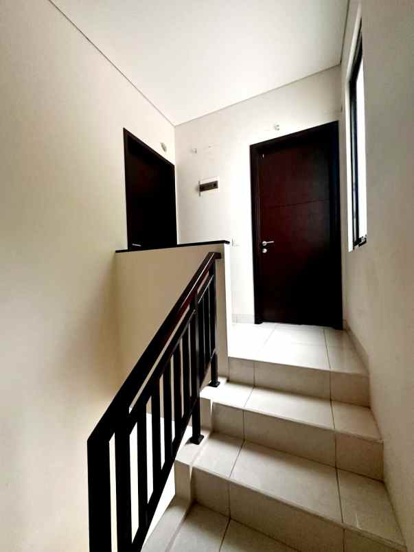 rumah 2 lantai di delatinos bsd city tangsel