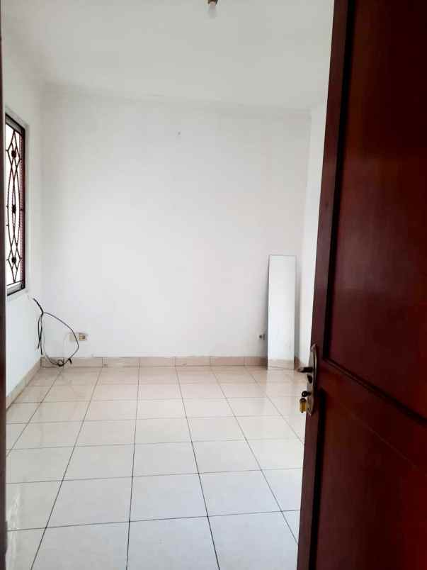 rumah 2 lantai di delatinos bsd tangsel