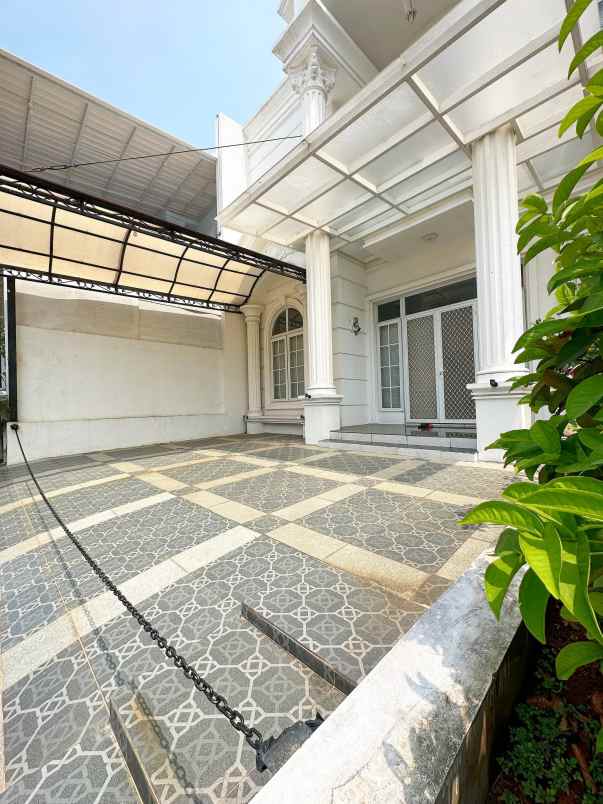 rumah 2 lantai full furnished di ciracas jakarta timur