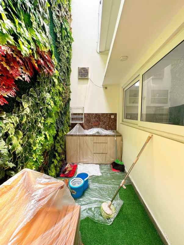 rumah 2 lantai full furnished di ciracas jakarta timur