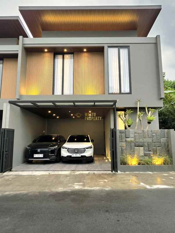 rumah 2 lantai modern dekat stadion maguwoharjo sleman