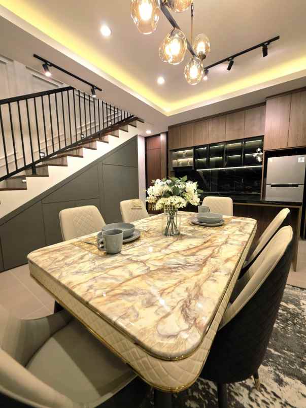 rumah 2 lantai modern dekat stadion maguwoharjo sleman