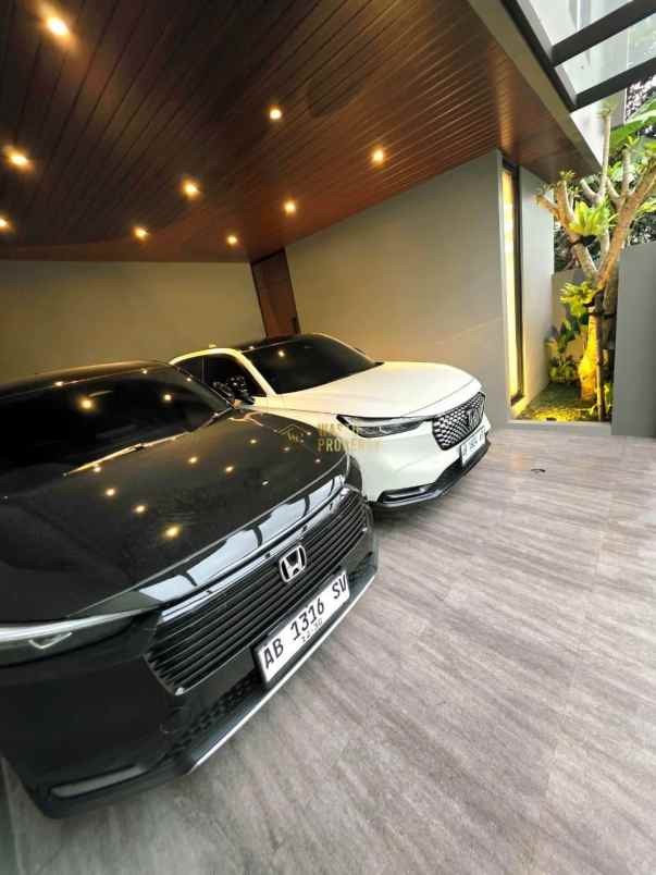 rumah 2 lantai modern dekat stadion maguwoharjo sleman