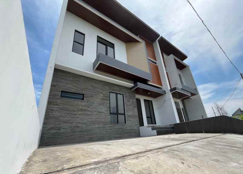 rumah 2 lantai modern tropis dekat solo