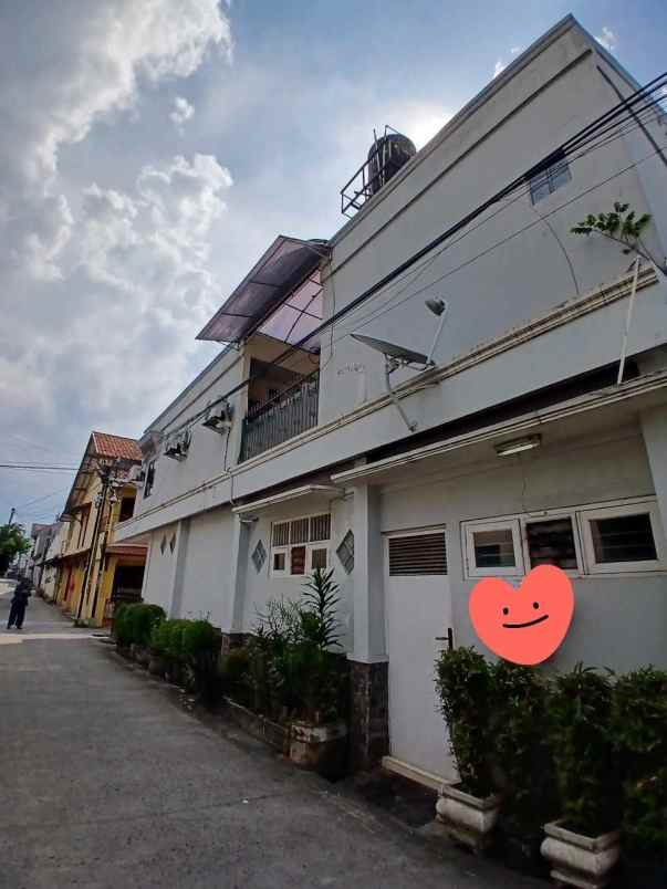 rumah 2 lantai posisi hook di perumnas depok timur