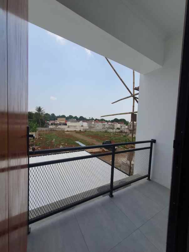 rumah 2 lantai setu cukup booking 1 jt