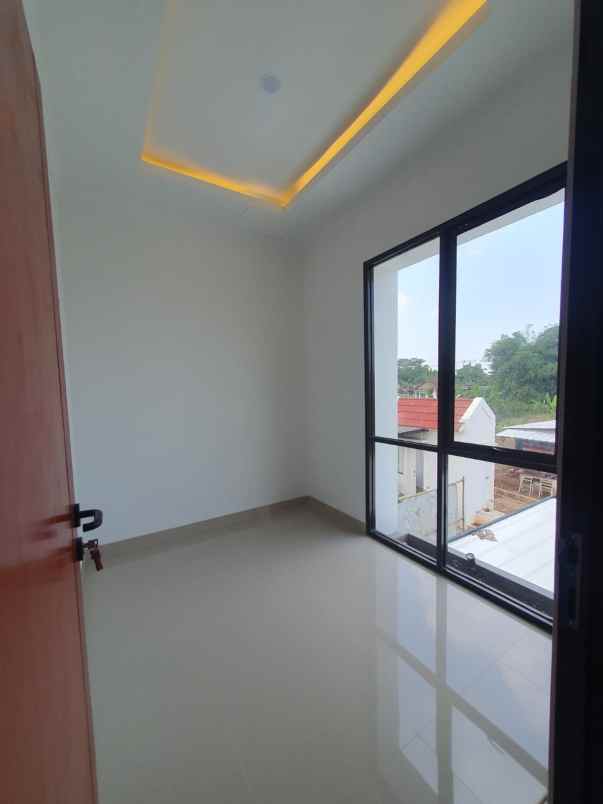 rumah 2 lantai setu cukup booking 1 jt