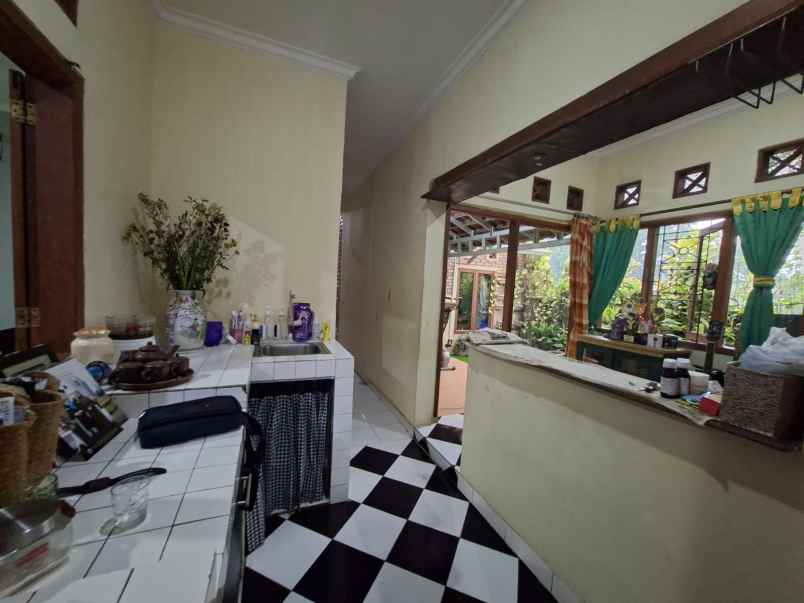 rumah asri dan nyaman lahan luas di bogor