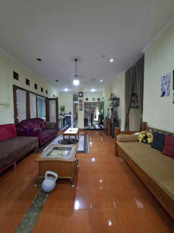 rumah asri dan nyaman lahan luas di bogor