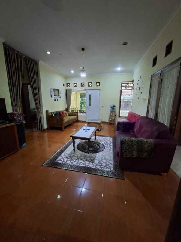 rumah asri dan nyaman lahan luas di bogor