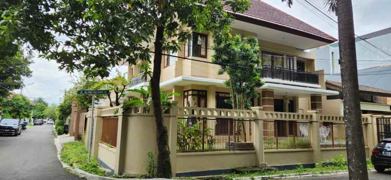 rumah asri dan rindang di pondok indah