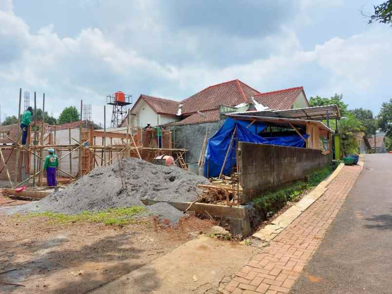 rumah bagus siap huni dekat unnes