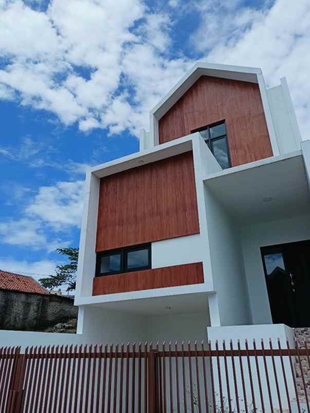 rumah baru 2 lantai gratis full furnished cimahi