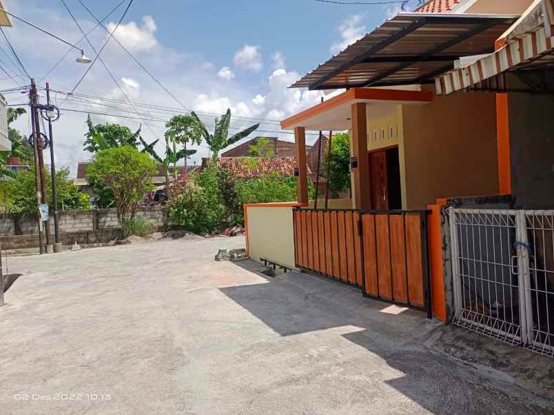 rumah baru bagus dijual di gentan sukoharjo