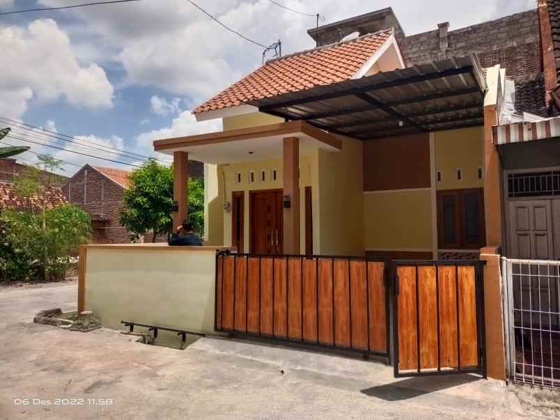 rumah baru bagus dijual di gentan sukoharjo