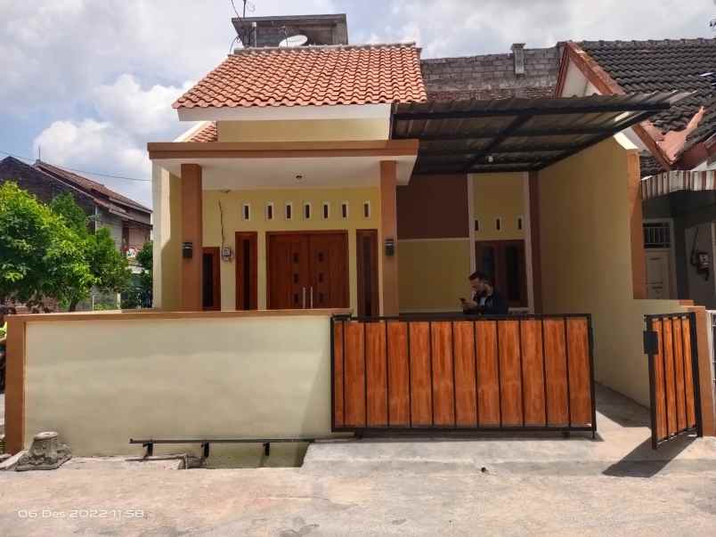 rumah baru bagus dijual di gentan sukoharjo