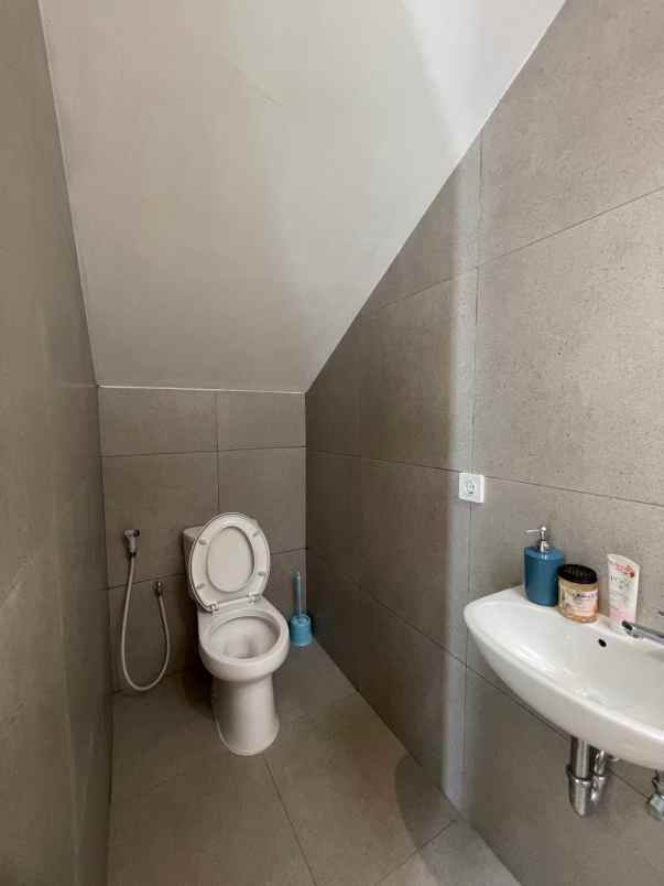 rumah baru bsd siap huni dp 0 free biaya kpr ppn shm