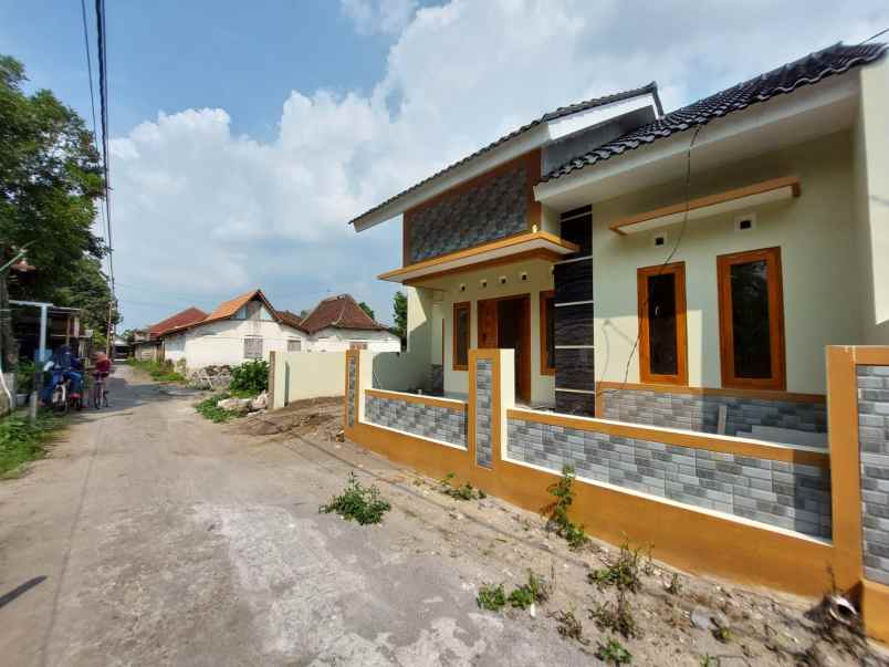 rumah baru modern dekat candi kalasan