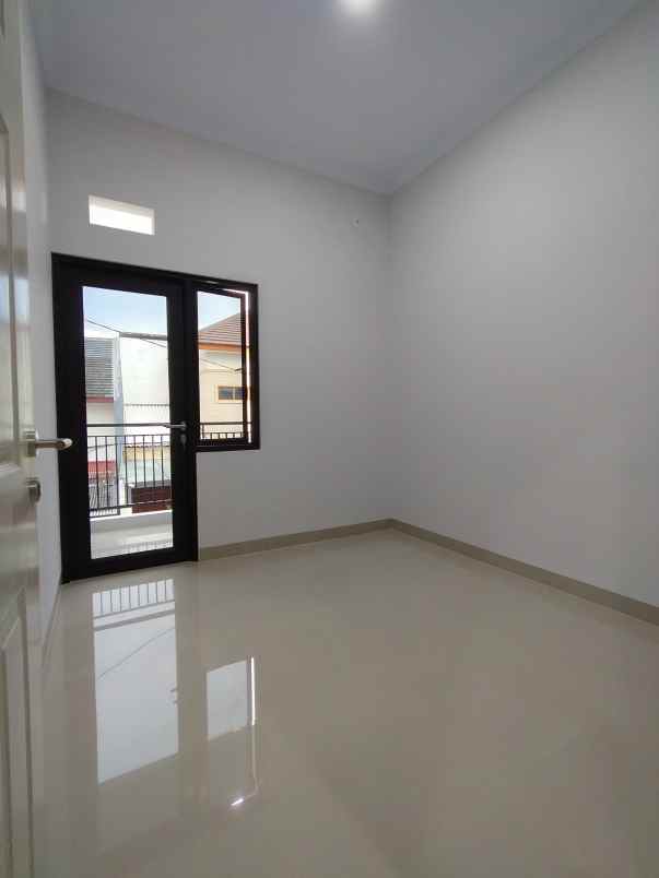 rumah baru modern living di kalisari jaktim