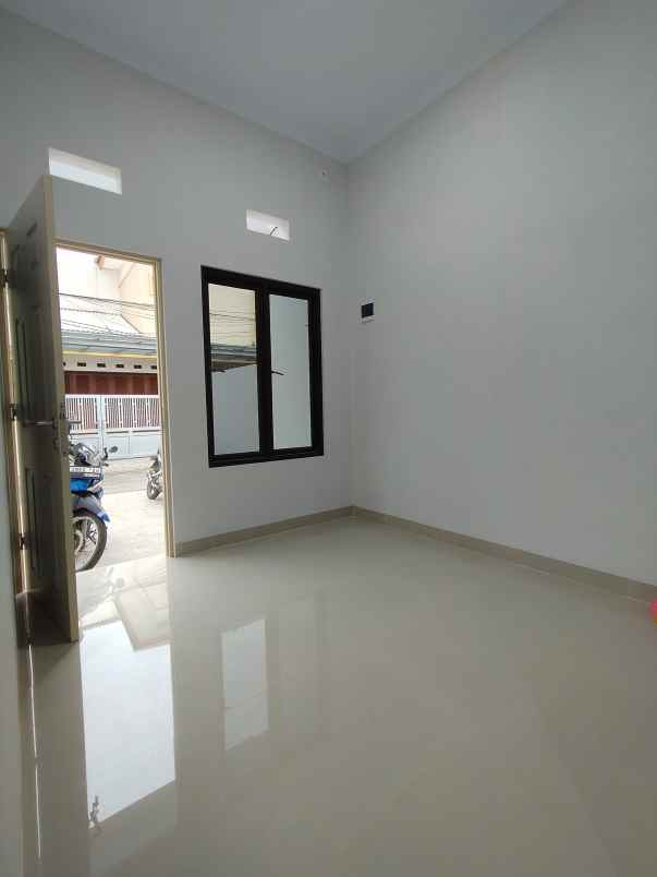 rumah baru modern living di kalisari jaktim