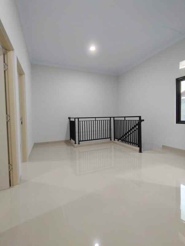 rumah baru modern living di kalisari jaktim