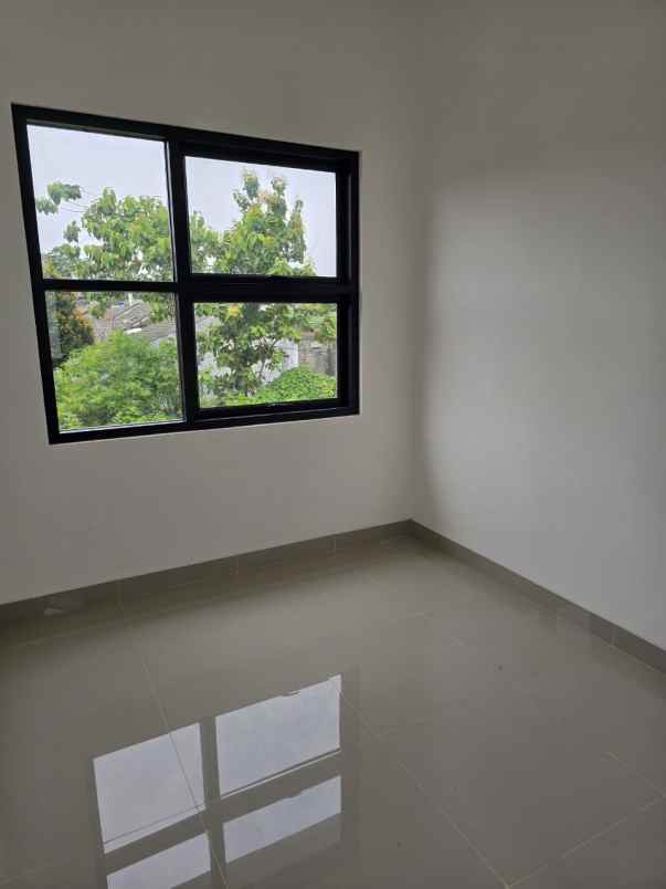 rumah baru siap huni belilah rumah 2 lantai di depok