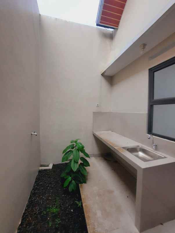 rumah baru siap huni di pocis tangerang selatan