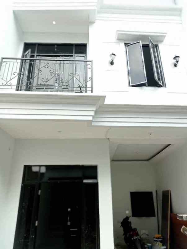 rumah cantik dalam cluster jagakarsa jakarta selatan