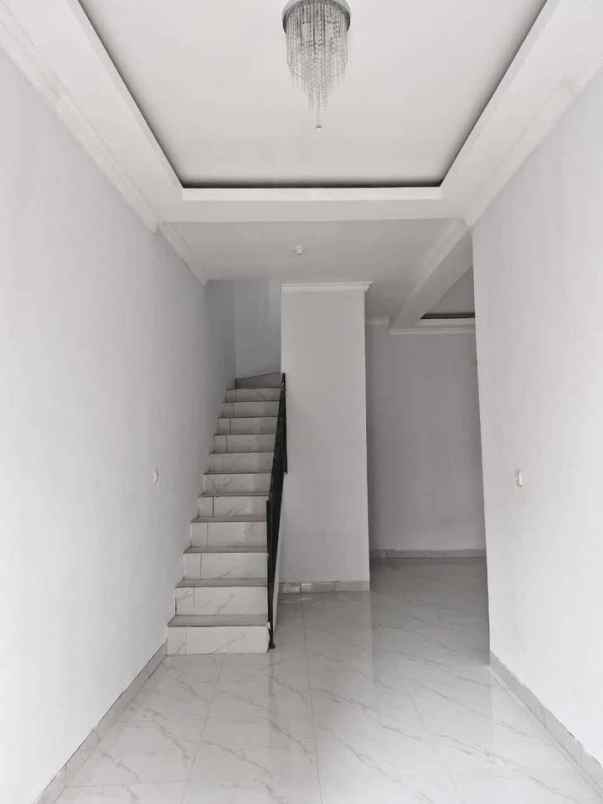 rumah cantik dalam cluster jagakarsa jakarta selatan