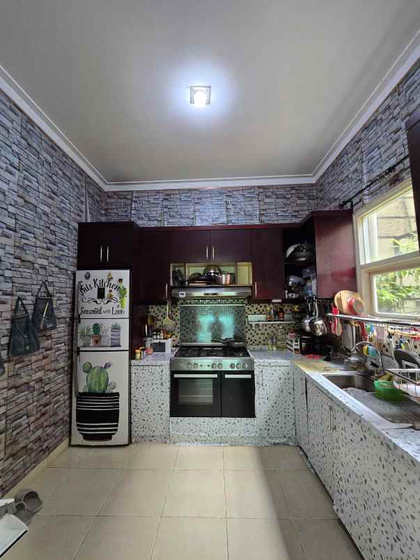 rumah dalam cluster di billymoon pondok kelapa jaktim