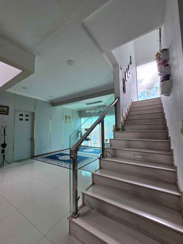 rumah dalam cluster di billymoon pondok kelapa jaktim