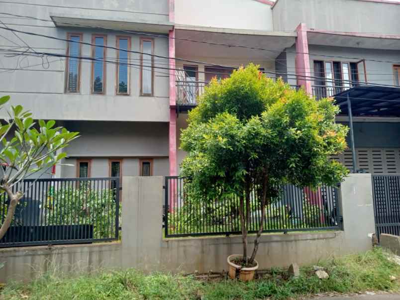 rumah dalam komplek elite pondok kelapa jakarta timur