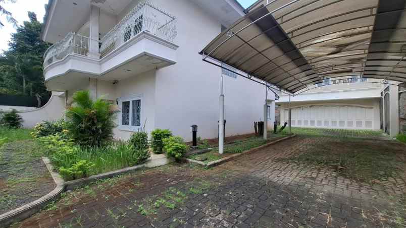 rumah dan tanah luas perumahan taman laguna cibubur