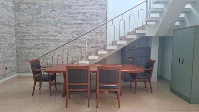 rumah dan tanah luas perumahan taman laguna cibubur