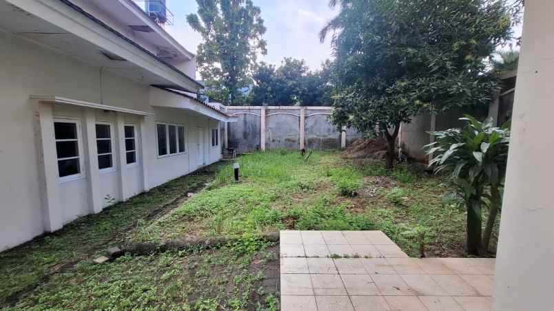 rumah dan tanah luas perumahan taman laguna cibubur