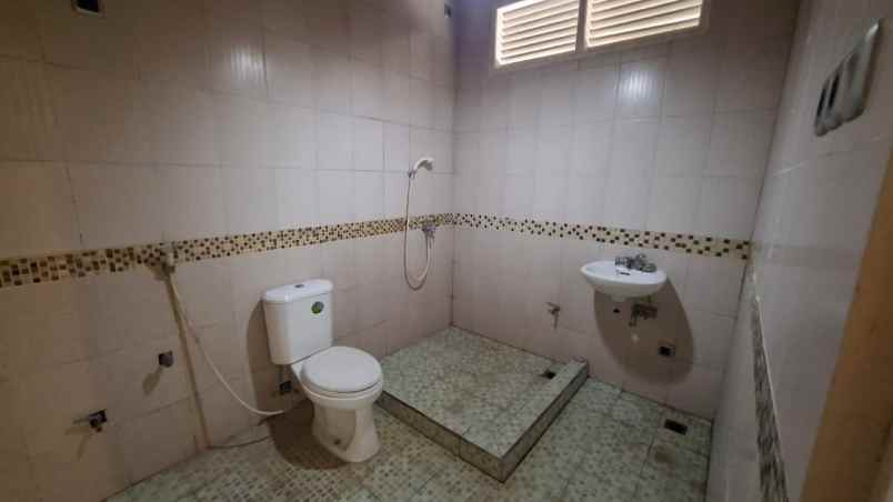 rumah dan tanah luas perumahan taman laguna cibubur