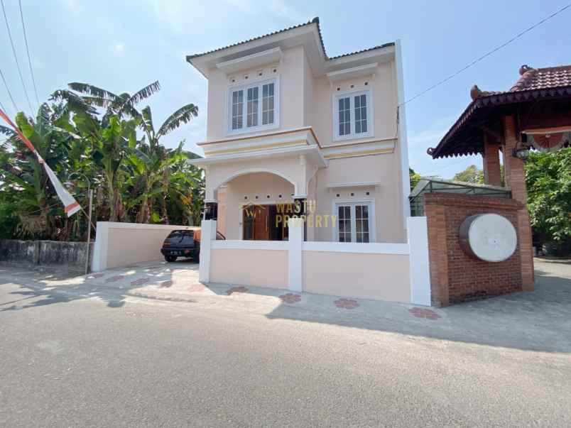 rumah desain klasik siap huni di banguntapan bantul