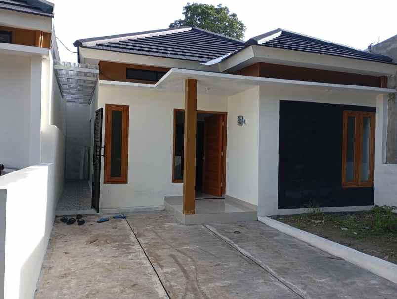 rumah di belakang basarnas jalan wates sedayu