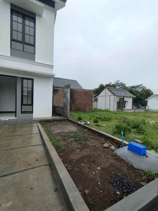 rumah dijual 2 lantai pakissaji malang