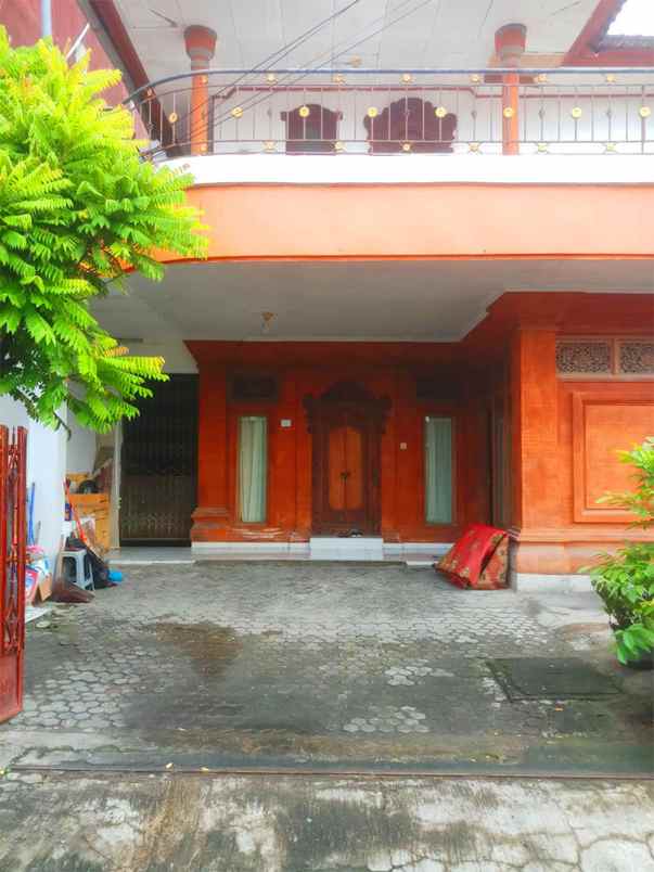 rumah dua lantai di pusat kota denpasar bali