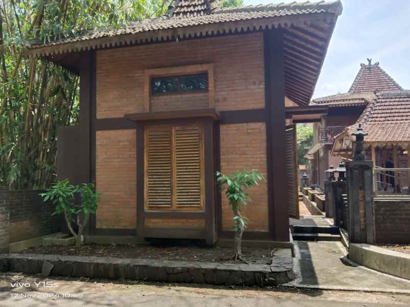 rumah etnik siap pakai dengan tanah super luas