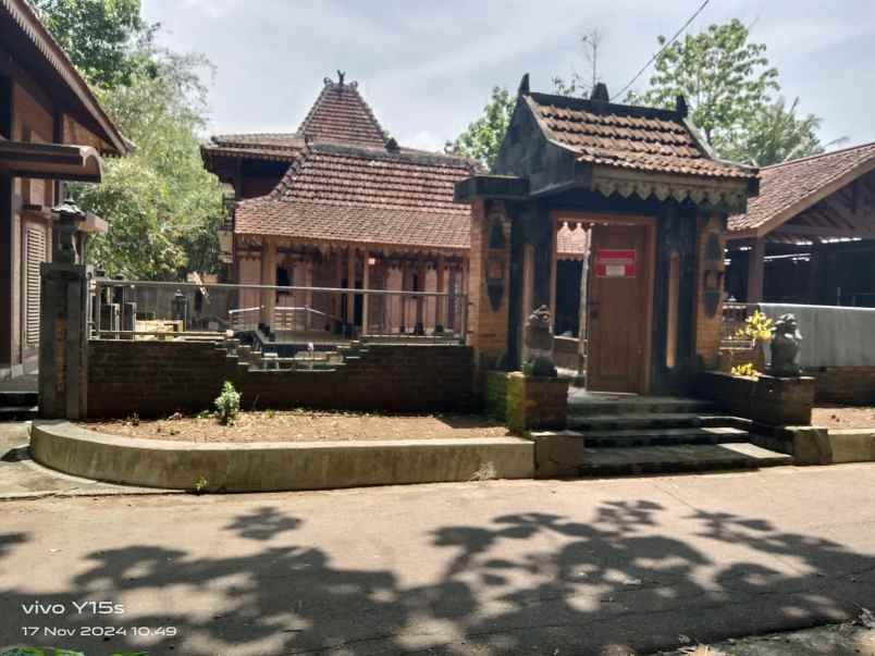 rumah etnik siap pakai dengan tanah super luas