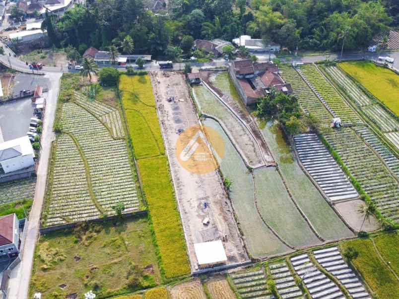 rumah jalan kaliurang km 15 dekat uii pinggir jalan