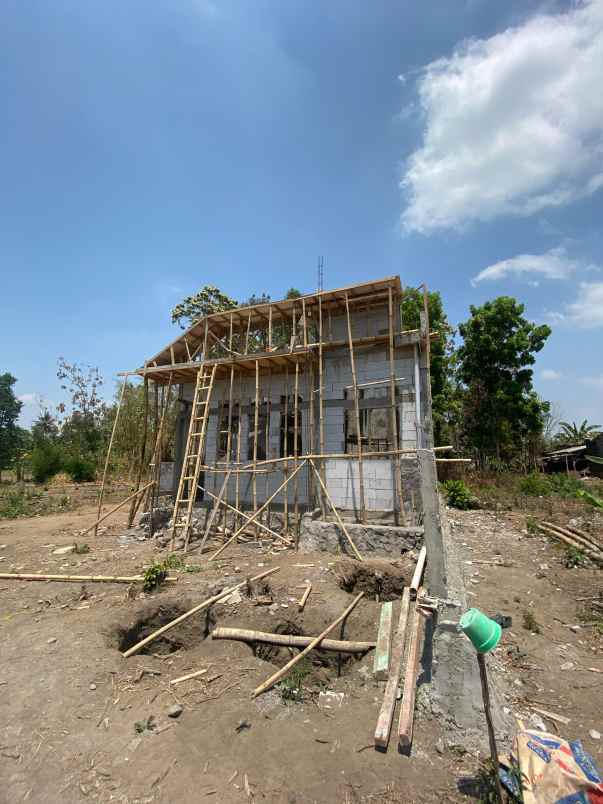 rumah jangkang pesan bangun dekat kampua uii